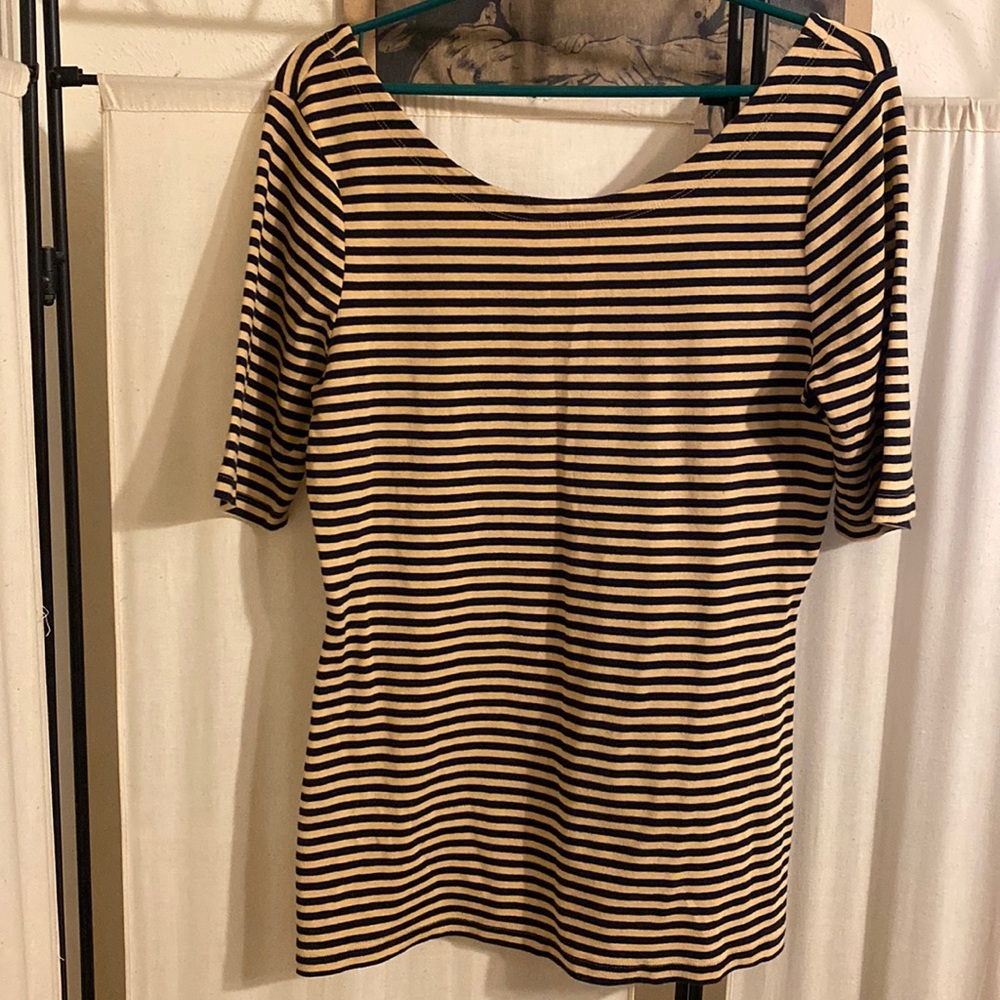 Banana Republic Scoop Neck 1/2 Sleeve Top. Excellent condition.